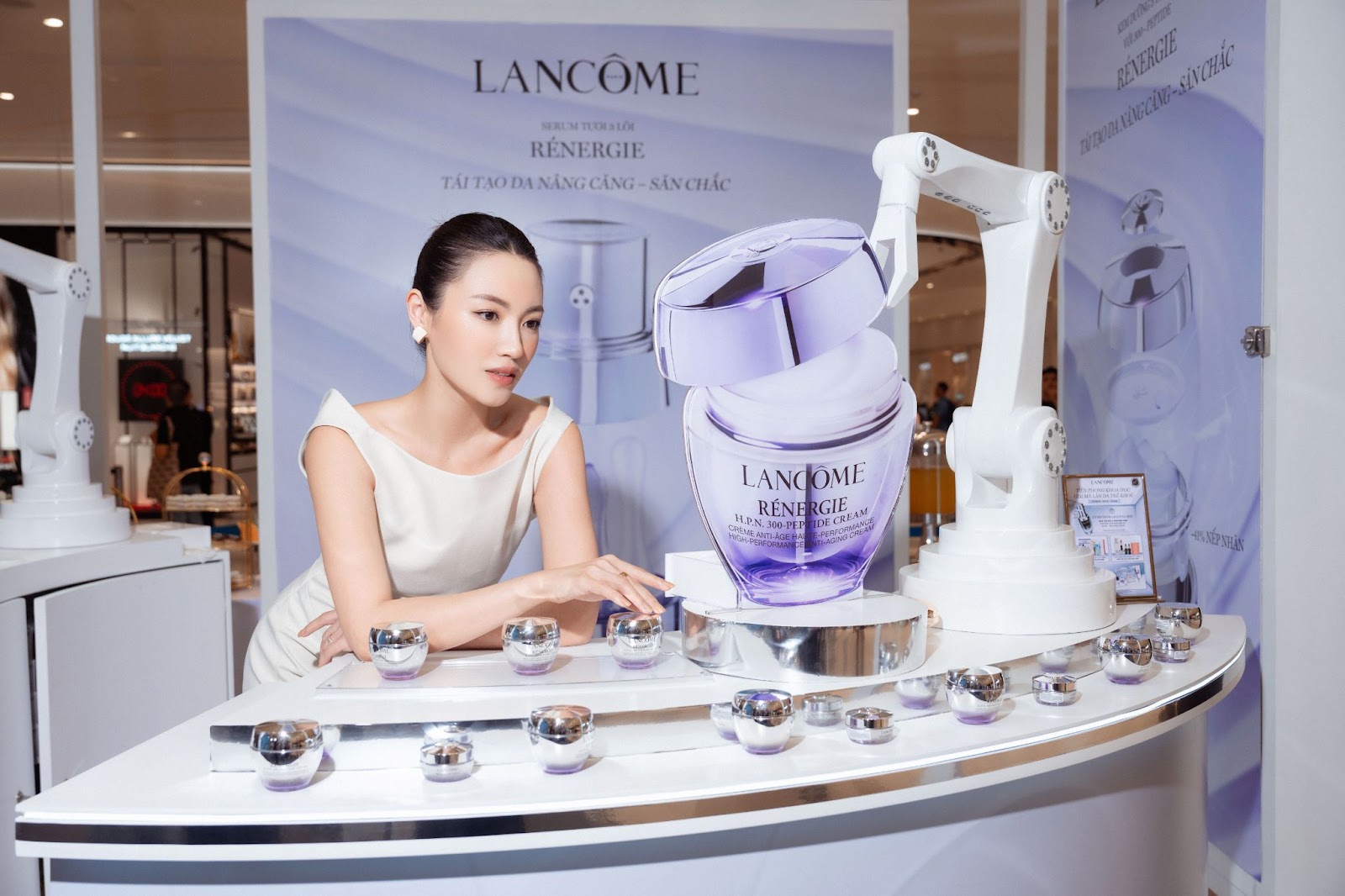 Lancôme đem triển lãm về công nghệ làm đẹp Skin Screen đến Thủ đô- Ảnh 2.