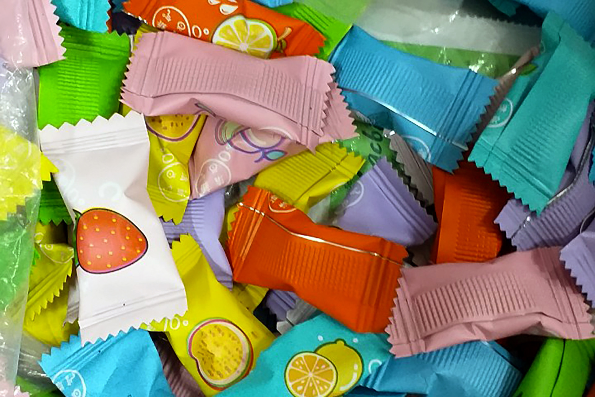  Ăn kẹo có thành phần gây rối loạn tâm thần - 30 học sinh phải nhập viện- Ảnh 2.