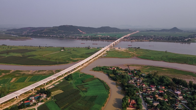 Cận cảnh cây cầu dài nhất toàn tuyến cao tốc Bắc Nam- Ảnh 18.