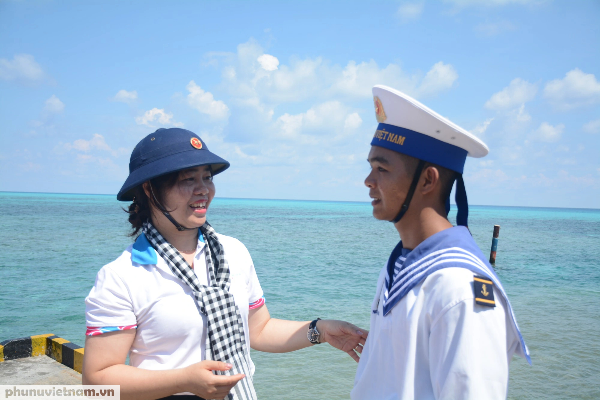 Đoàn đại biểu Hội LHPN Việt Nam thăm quân, dân huyện đảo Trường Sa và Nhà giàn DK1- Ảnh 3.
