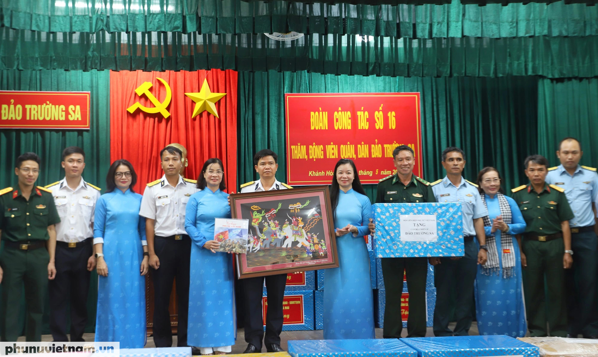 Đoàn đại biểu Hội LHPN Việt Nam thăm quân, dân huyện đảo Trường Sa và Nhà giàn DK1- Ảnh 4.