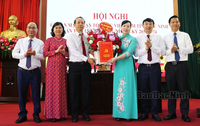 Bà Nguyễn Thị Hà giữ chức Chủ tịch Ủy ban Mặt trận Tổ quốc tỉnh Bắc Ninh- Ảnh 1.