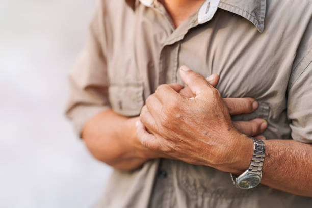 Các dấu hiệu cảnh báo động mạch bị tắc nghẽn - nguyên nhân số 1 có thể gây đau tim và đột quỵ- Ảnh 1.
