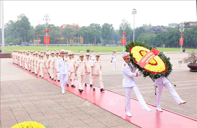 70 năm Chiến thắng Điện Biên Phủ: Lãnh đạo Đảng, Nhà nước vào Lăng viếng Chủ tịch Hồ Chí Minh- Ảnh 5.