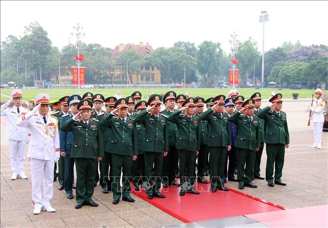 70 năm Chiến thắng Điện Biên Phủ: Lãnh đạo Đảng, Nhà nước vào Lăng viếng Chủ tịch Hồ Chí Minh- Ảnh 4.