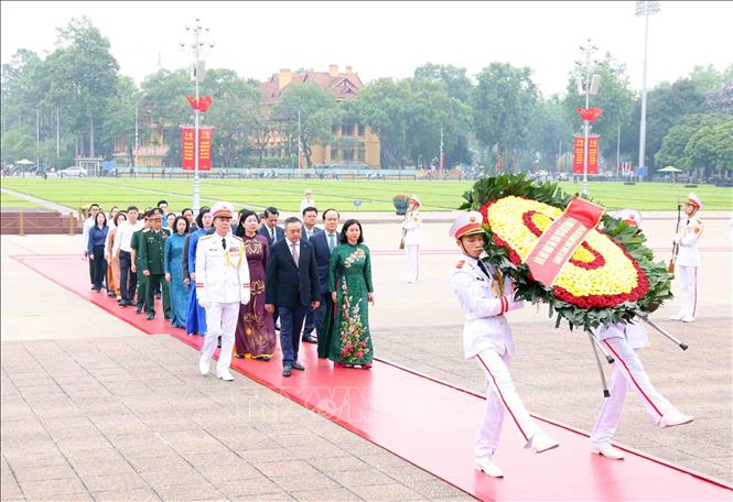 70 năm Chiến thắng Điện Biên Phủ: Lãnh đạo Đảng, Nhà nước vào Lăng viếng Chủ tịch Hồ Chí Minh- Ảnh 7.