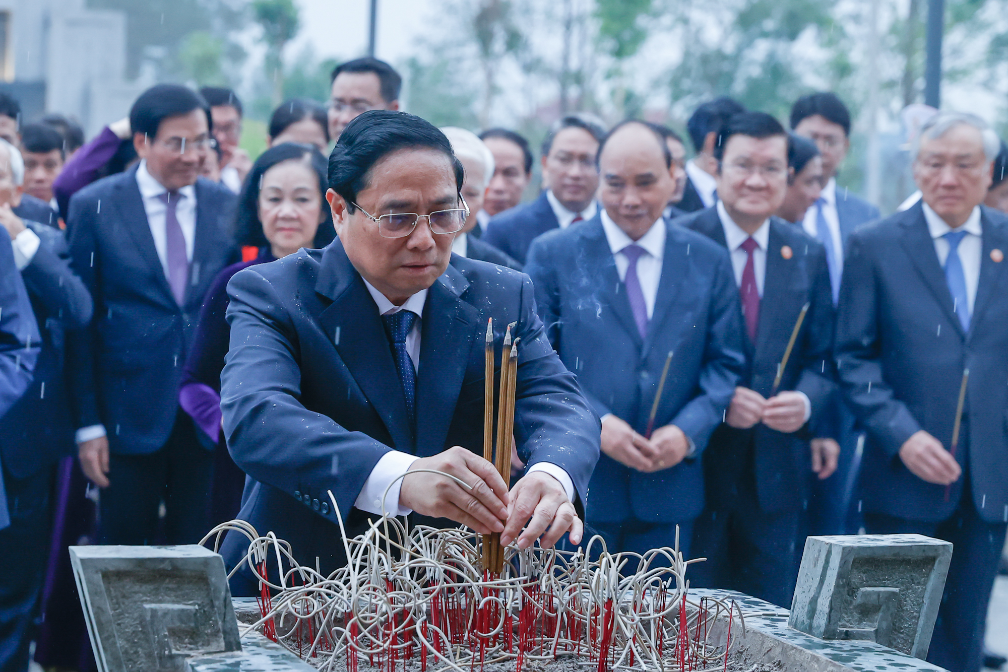 Hãy cùng nhau kề vai, sát cánh, tiếp tục lập nên những kỳ tích "Điện Biên Phủ mới"- Ảnh 1.