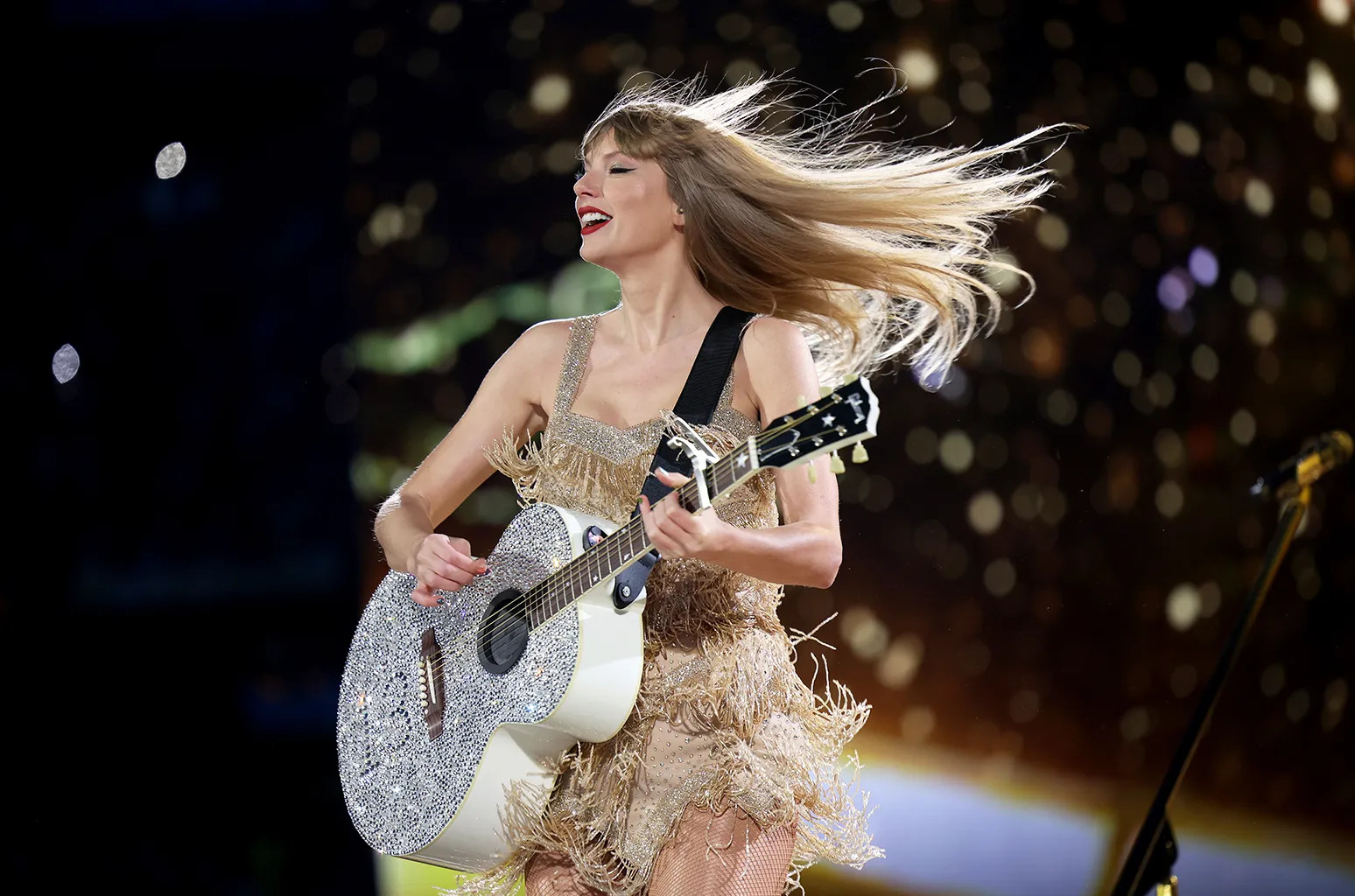 Hơn 150 triệu người xem Taylor Swift nhảy xấu- Ảnh 3.