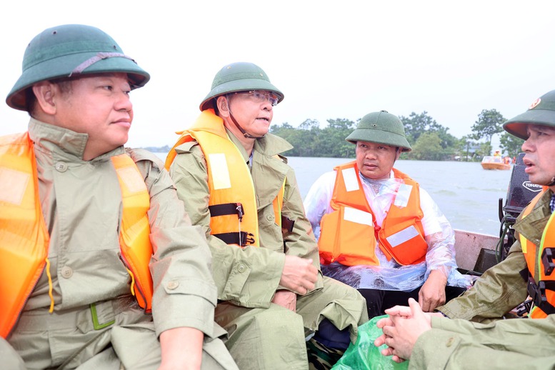 Phó Thủ tướng: Hà Nội cần đảm bảo an toàn tuyệt đối cho người dân vùng lũ- Ảnh 2.