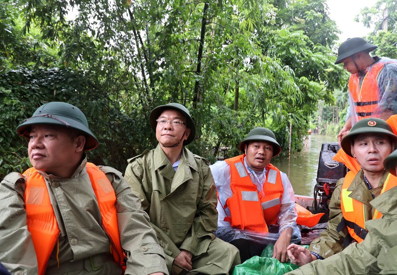 Phó Thủ tướng: Hà Nội cần đảm bảo an toàn tuyệt đối cho người dân vùng lũ- Ảnh 1.