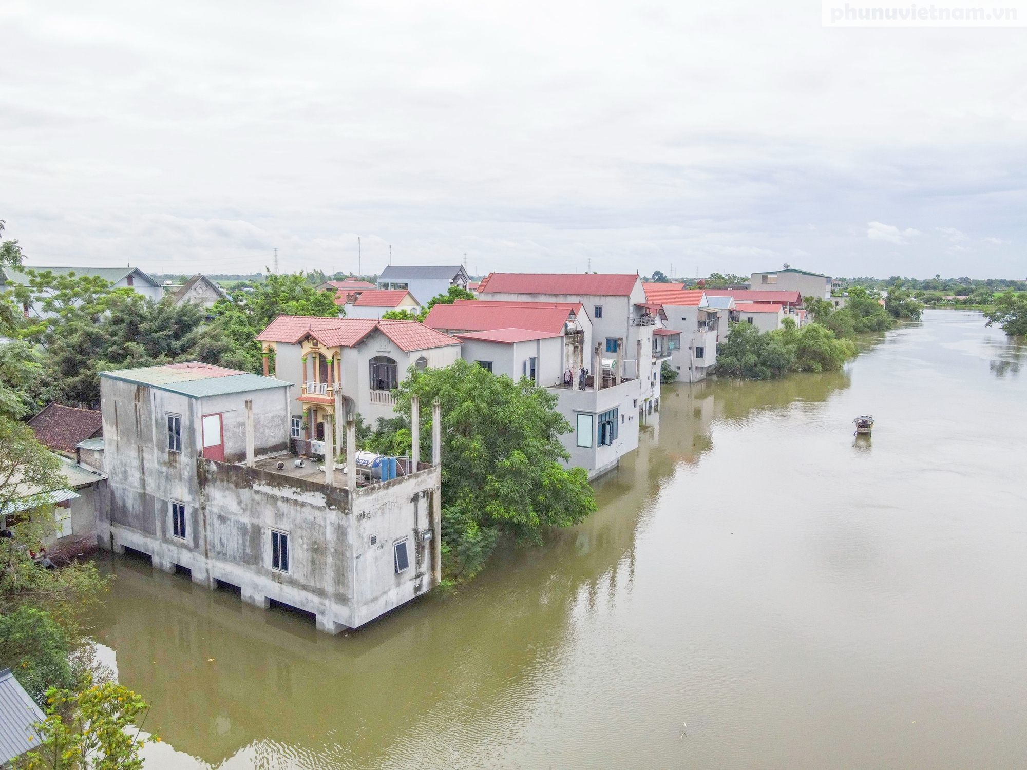 Hà Nội: Huyện Chương Mỹ ngập trong biển nước, hơn 1.000 hộ dân có nguy cơ phải sơ tán- Ảnh 2.