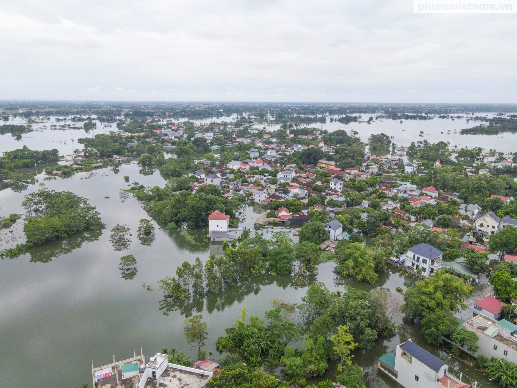 Hà Nội: Huyện Chương Mỹ ngập trong biển nước, hơn 1.000 hộ dân có nguy cơ phải sơ tán- Ảnh 4.