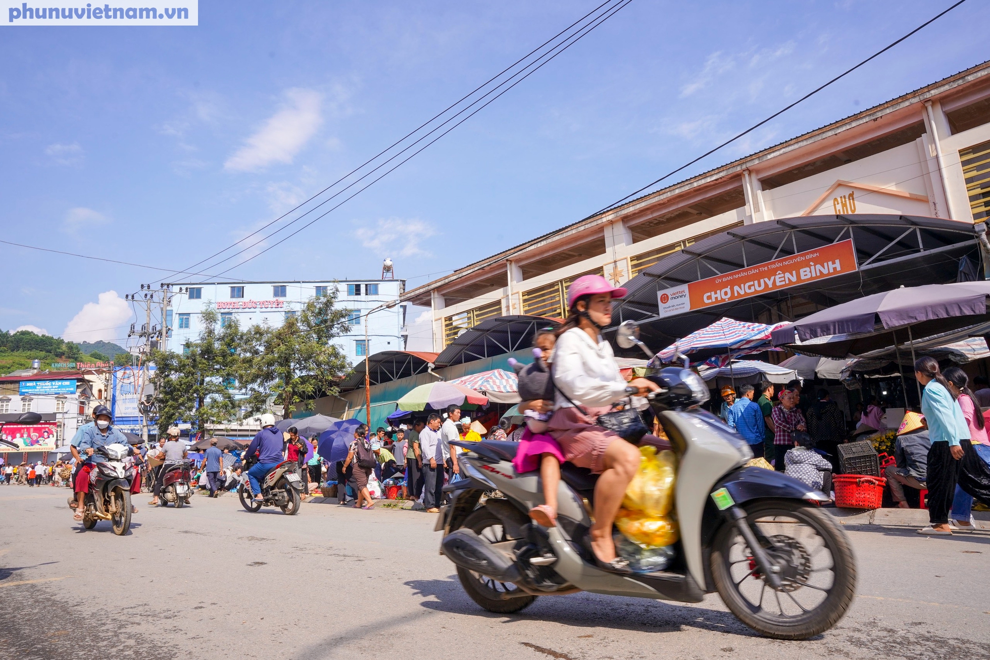 Cao Bằng: Nhộn nhịp chợ phiên Rằm tháng Bảy của đồng bào các dân tộc - Ảnh 2.