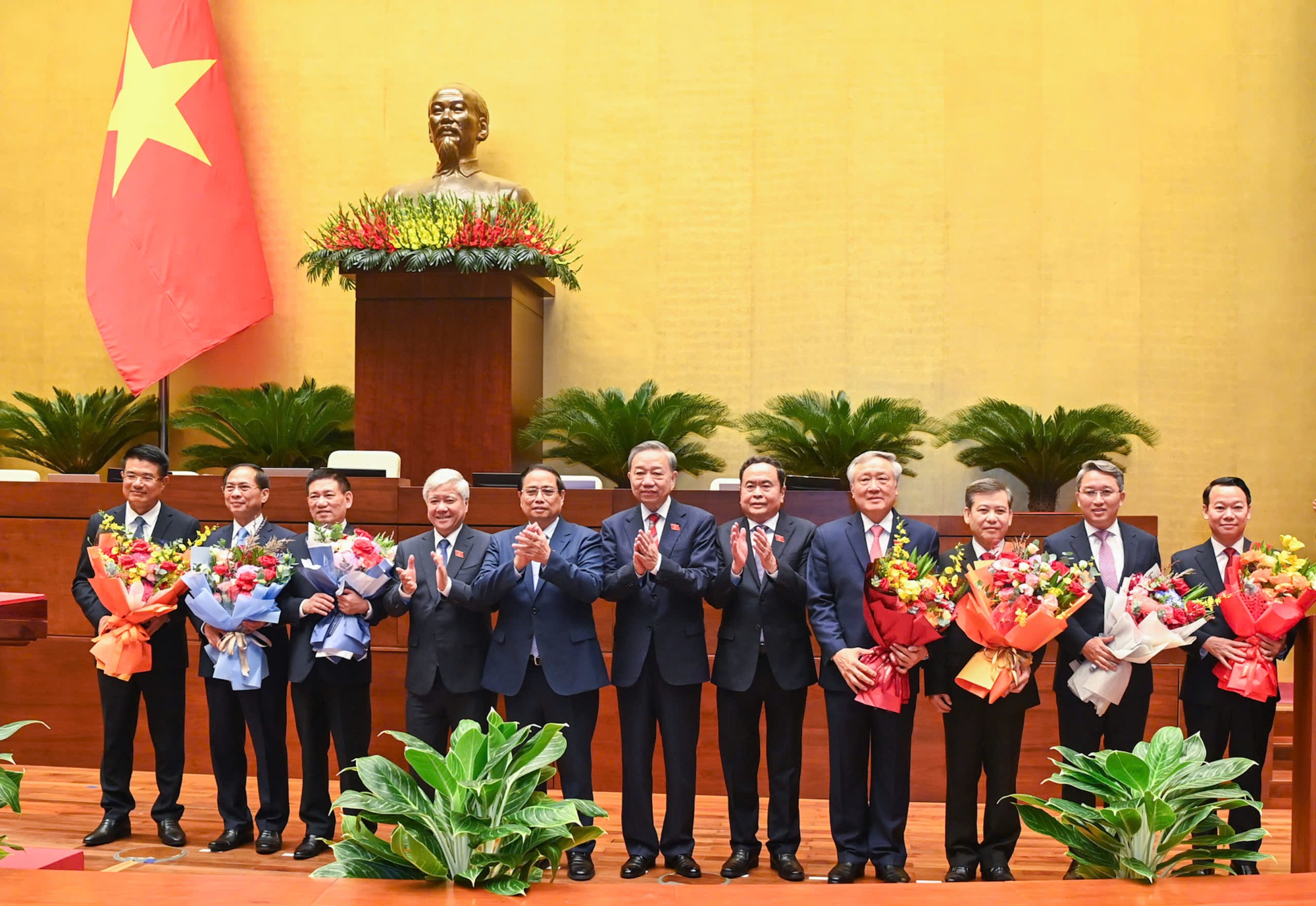 Tổng Bí thư, Chủ tịch nước Tô Lâm trao quyết định bổ nhiệm 3 Phó Thủ tướng và 2 Bộ trưởng- Ảnh 2.