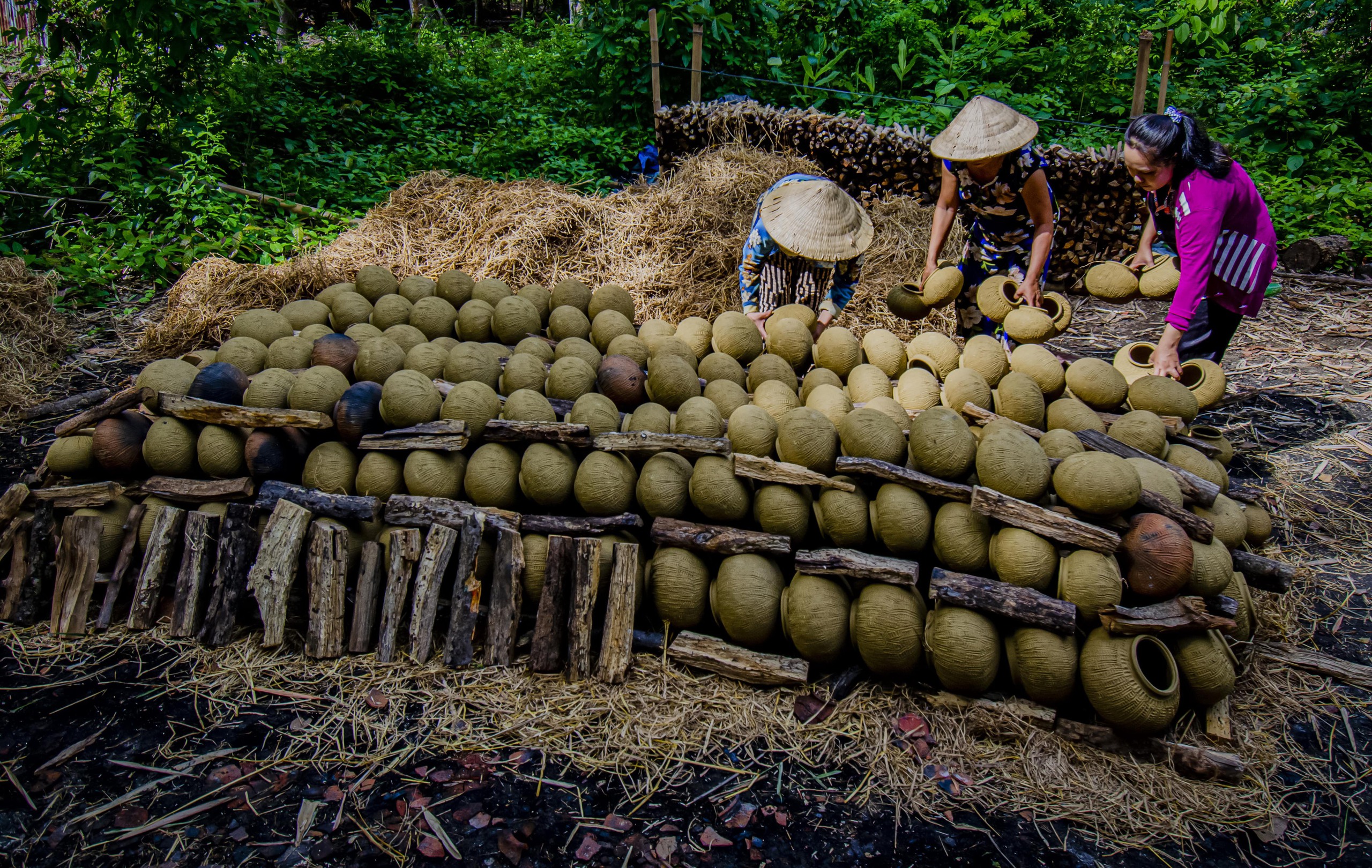 Phụ nữ Khmer gìn giữ nghề làm nồi đất truyền thống- Ảnh 5.