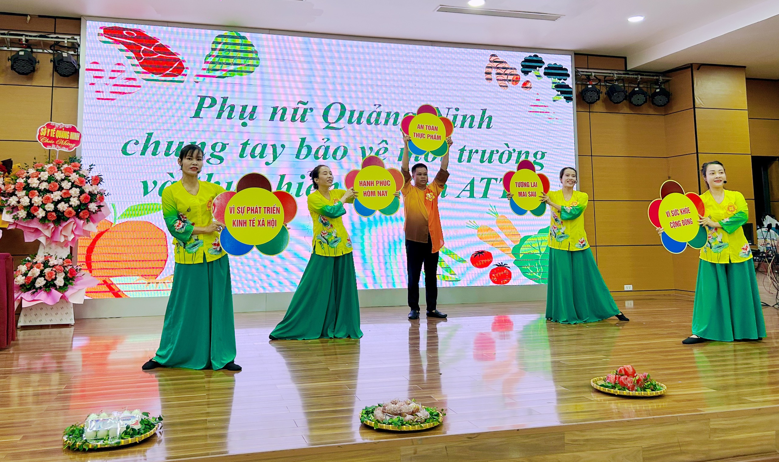 Quảng Ninh: Nâng cao ý thức về đảm bảo an toàn thực phẩm cho cán bộ, hội viên, phụ nữ - Ảnh 4.