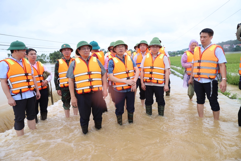 Thủ tướng về xã bị cô lập của Bắc Giang, kiểm tra công tác ứng phó mưa lũ- Ảnh 3.