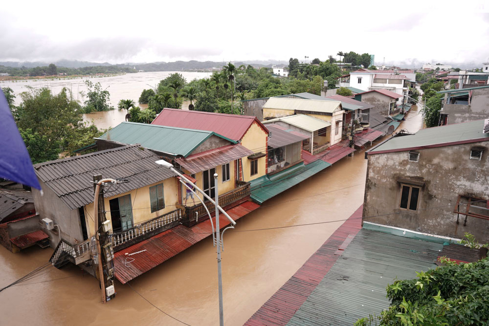 TP Yên Bái chìm trong biển nước, gần 8.000 ngôi nhà bị ngập, 10 người chết và mất tích- Ảnh 4.