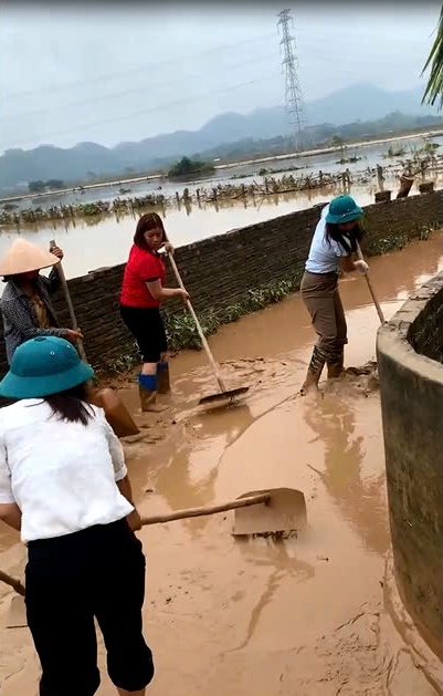 Phú Thọ: Các cấp Hội khẩn trương hỗ trợ hội viên, phụ nữ khắc phục hậu quả bão số 3- Ảnh 4.