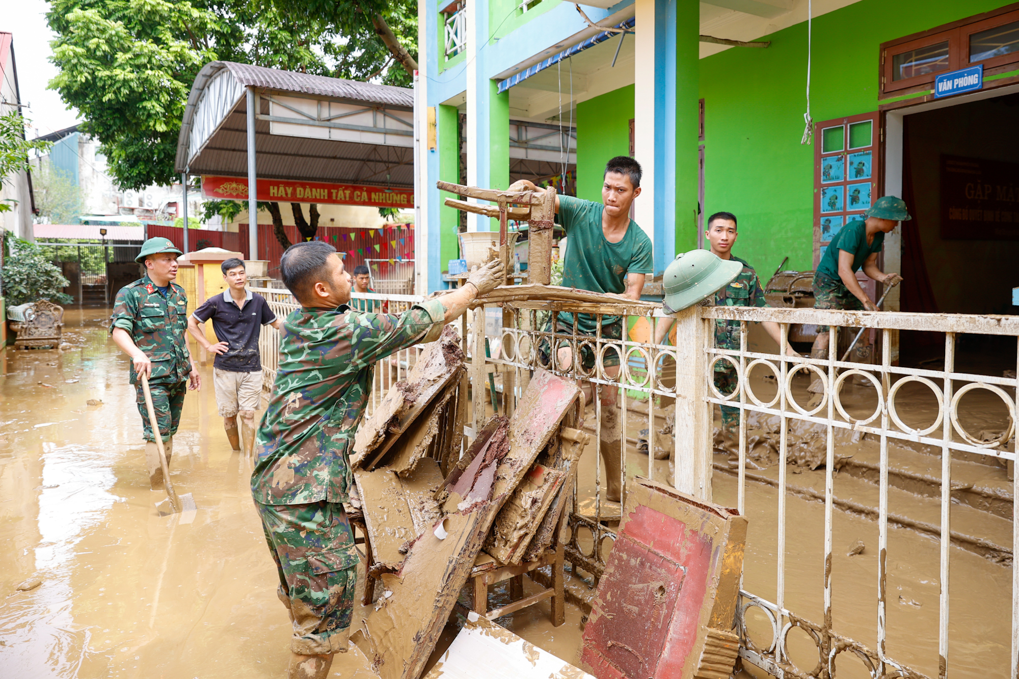 Thủ tướng Phạm Minh Chính chỉ đạo ứng phó, khắc phục hậu quả mưa lũ, thiên tai tại Yên Bái, Lào Cai- Ảnh 19.