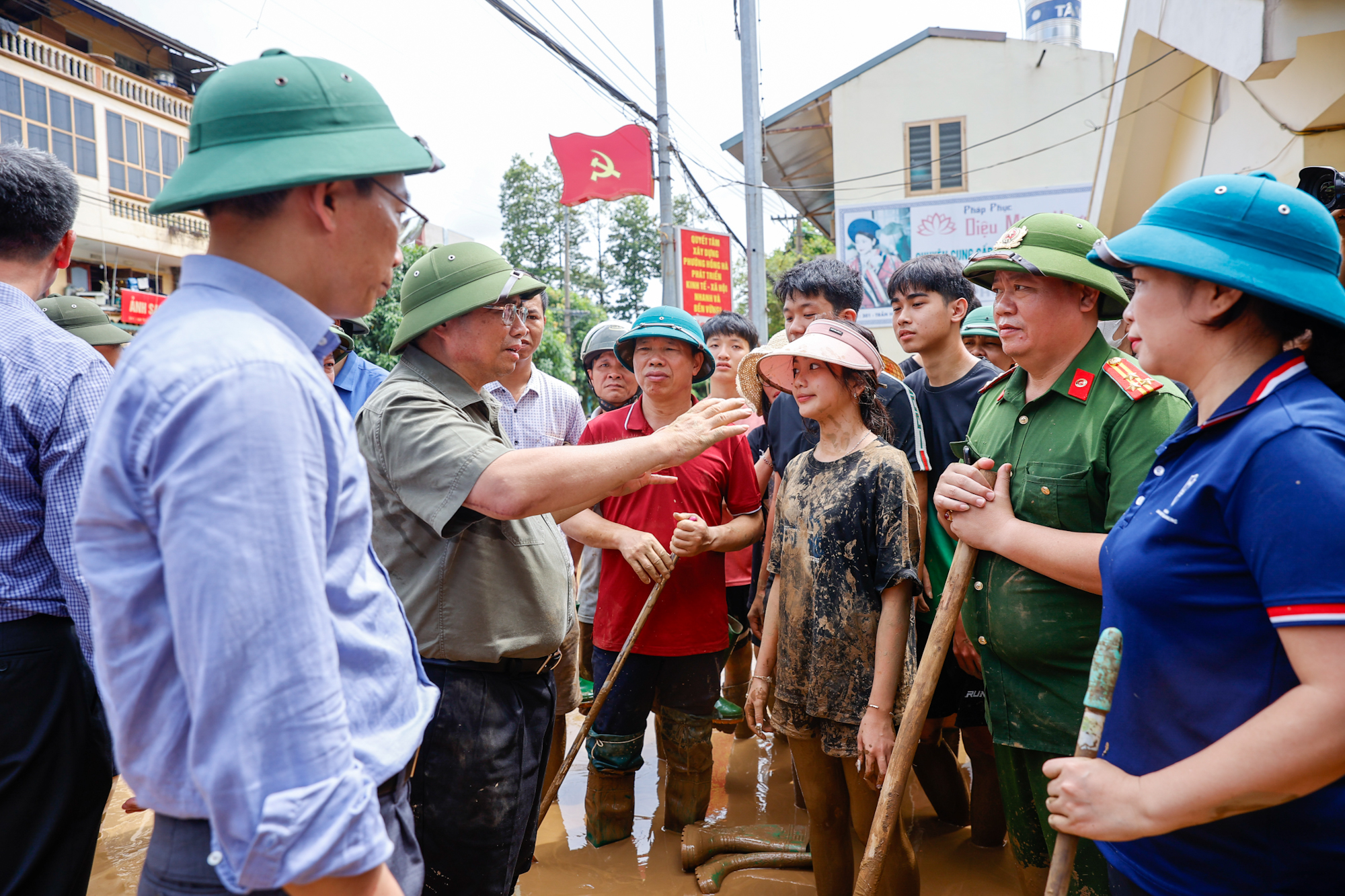 Thủ tướng Phạm Minh Chính chỉ đạo ứng phó, khắc phục hậu quả mưa lũ, thiên tai tại Yên Bái, Lào Cai- Ảnh 10.