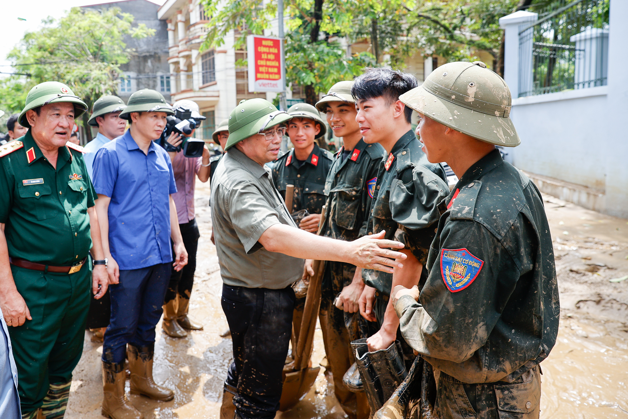 Thủ tướng Phạm Minh Chính chỉ đạo ứng phó, khắc phục hậu quả mưa lũ, thiên tai tại Yên Bái, Lào Cai- Ảnh 15.