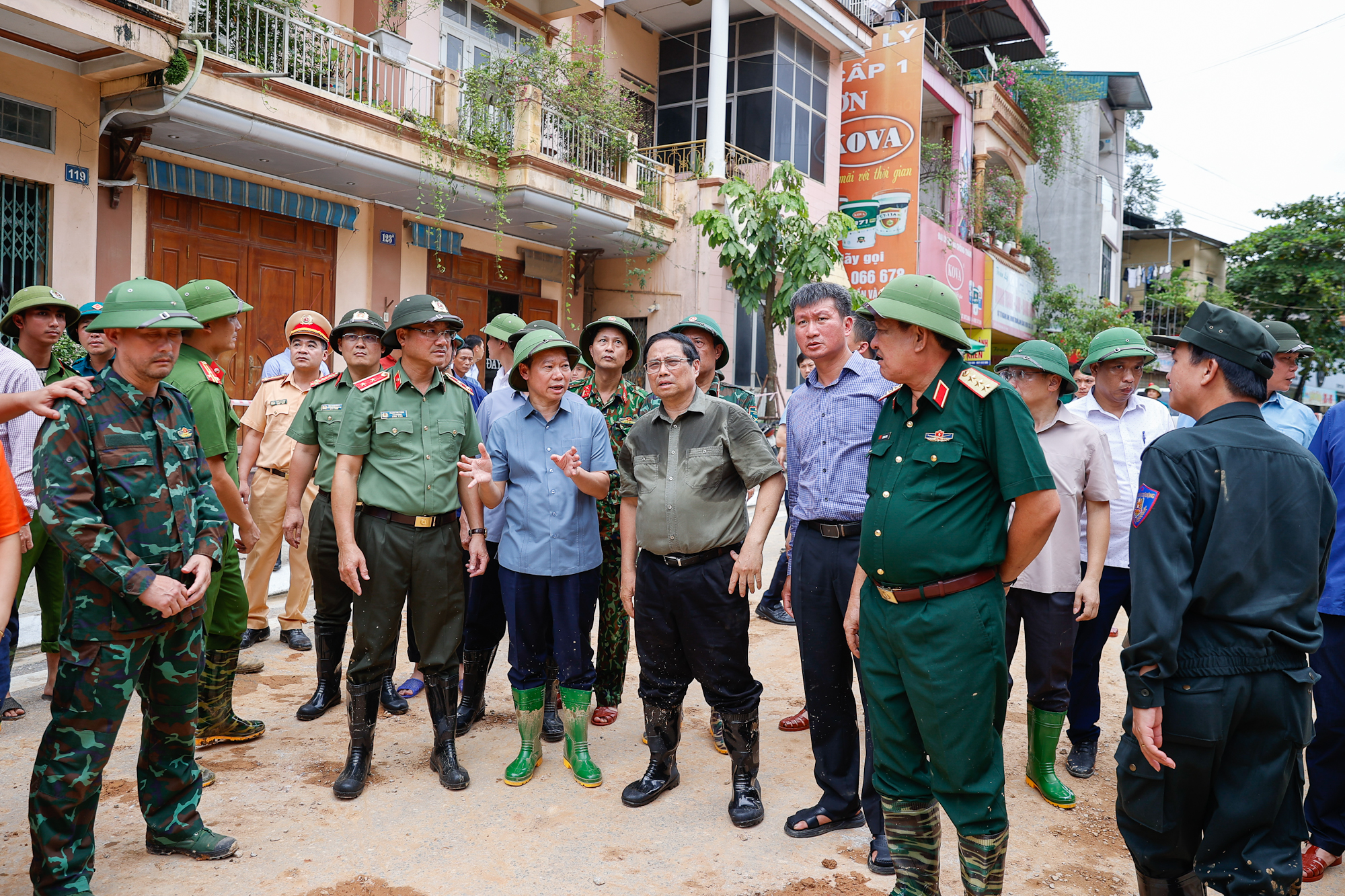 Thủ tướng Phạm Minh Chính chỉ đạo ứng phó, khắc phục hậu quả mưa lũ, thiên tai tại Yên Bái, Lào Cai- Ảnh 12.