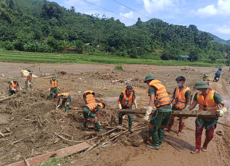 Thủ tướng Phạm Minh Chính chỉ đạo ứng phó, khắc phục hậu quả mưa lũ, thiên tai tại Yên Bái, Lào Cai- Ảnh 4.