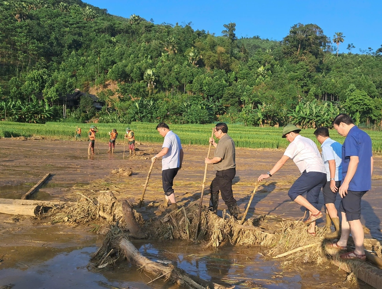 Thủ tướng Phạm Minh Chính chỉ đạo ứng phó, khắc phục hậu quả mưa lũ, thiên tai tại Yên Bái, Lào Cai- Ảnh 1.