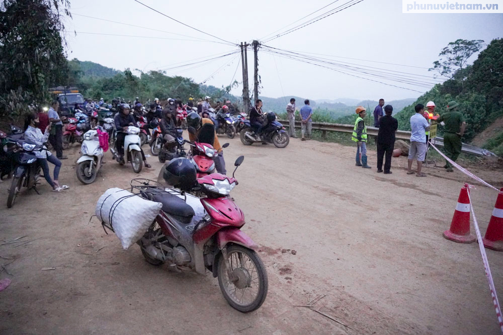 12 giờ liên tục thông đường để đón giáo viên, học sinh trở lại trường trong thời gian nghỉ bão- Ảnh 7.