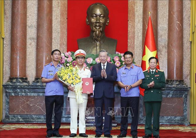 Tổng Bí thư, Chủ tịch nước trao quyết định bổ nhiệm Phó Viện trưởng Viện Kiểm sát nhân dân tối cao- Ảnh 2.