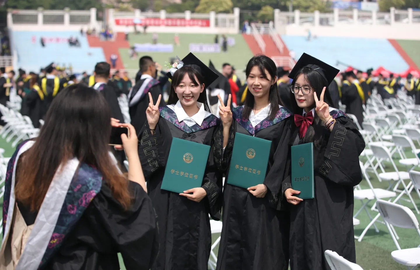 Bất Bình Đẳng Giới và Gánh Nặng Lao Động Nhà Ở Trung Quốc: Vấn Đề Cần Được Chú Ý