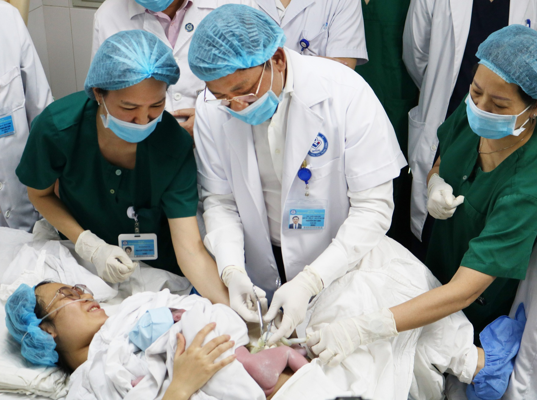 Hình ảnh dễ thương của những công dân chào đời đêm Giao thừa năm 2025- Ảnh 1.
