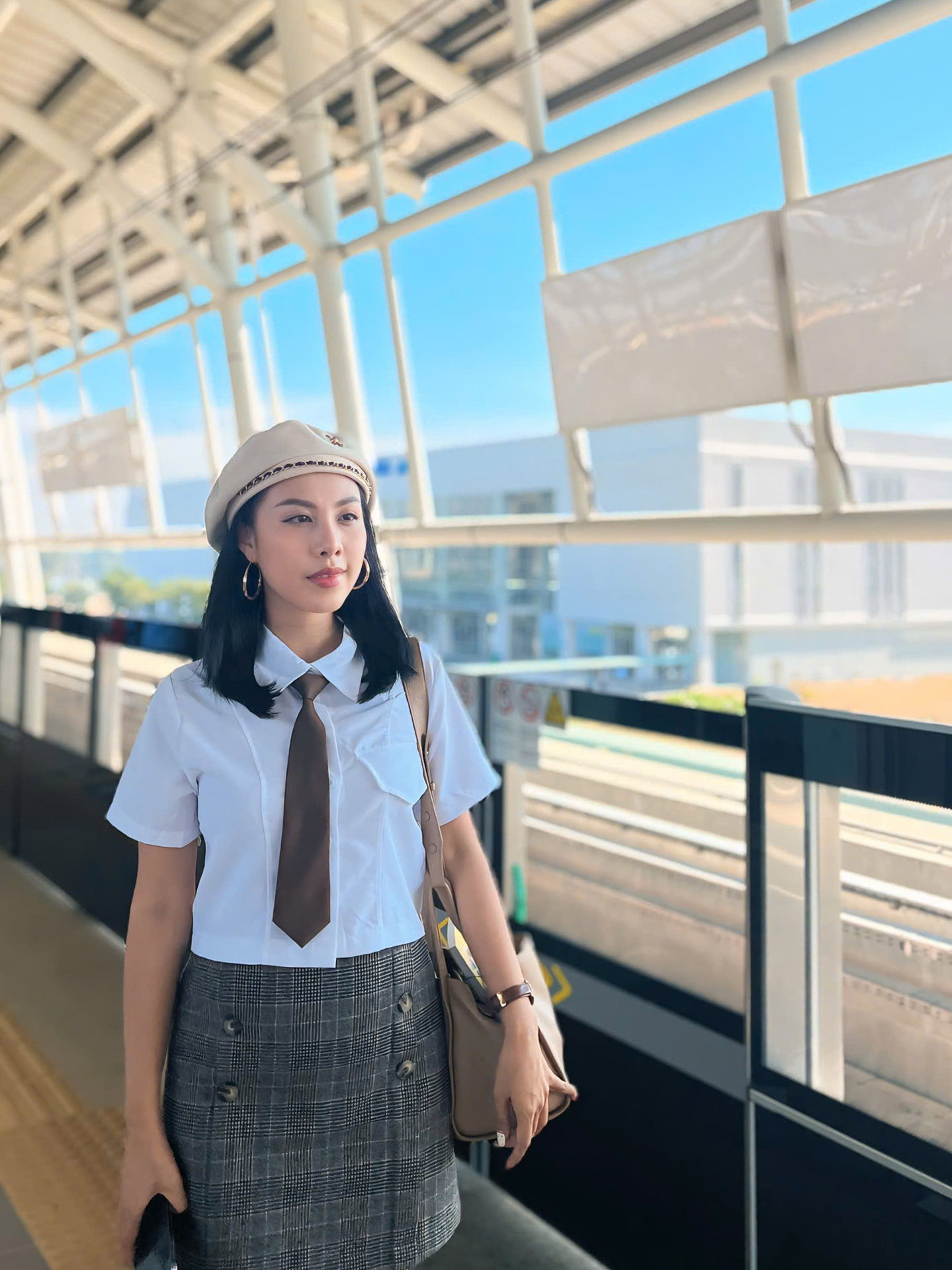Lắng nghe chính giọng đọc của mình tại ga metro mà trong Phương Thảo dâng trào cảm xúc thật đặc biệt Lắng nghe chính giọng đọc của mình tại ga metro mà trong Phương Thảo dâng trào cảm xúc thật đặc biệt