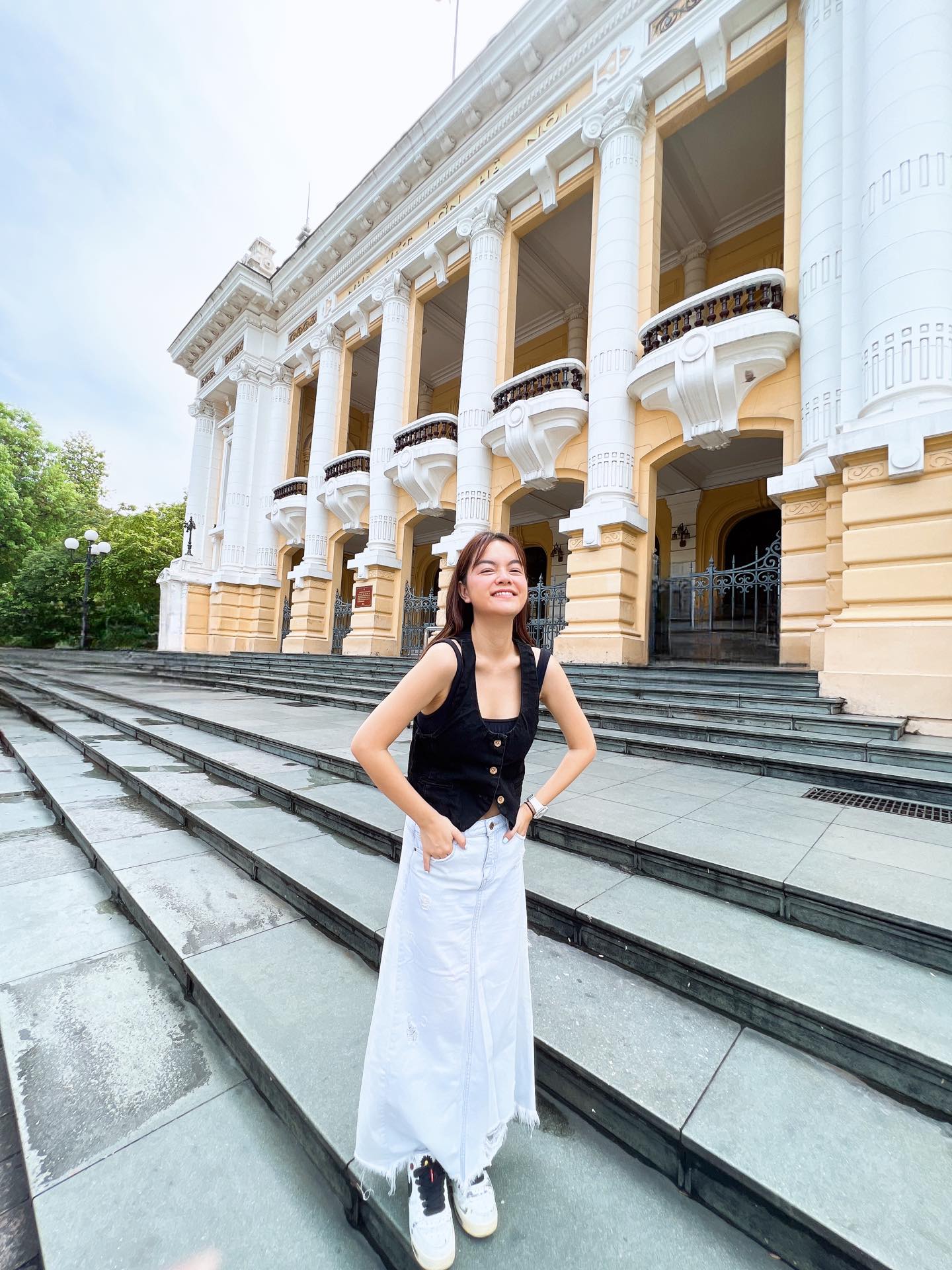 Phụ nữ trên 40 tuổi, có chiều cao khiêm tốn nên mặc váy dài như thế nào?- Ảnh 9. Phụ nữ trên 40 tuổi, có chiều cao khiêm tốn nên mặc váy dài như thế nào?- Ảnh 9.