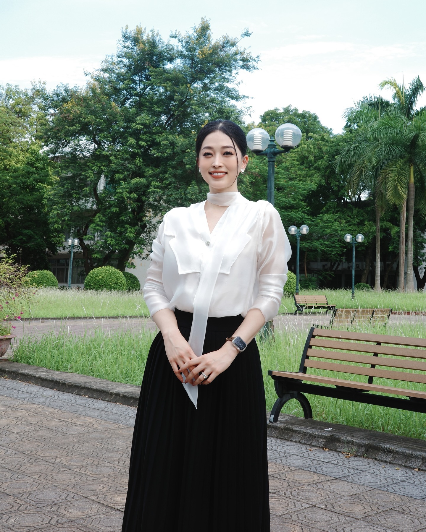 Tham khảo 10 cách mặc chân váy của mỹ nhân Việt để phong cách Tết nổi bật- Ảnh 6. Tham khảo 10 cách mặc chân váy của mỹ nhân Việt để phong cách Tết nổi bật- Ảnh 6.