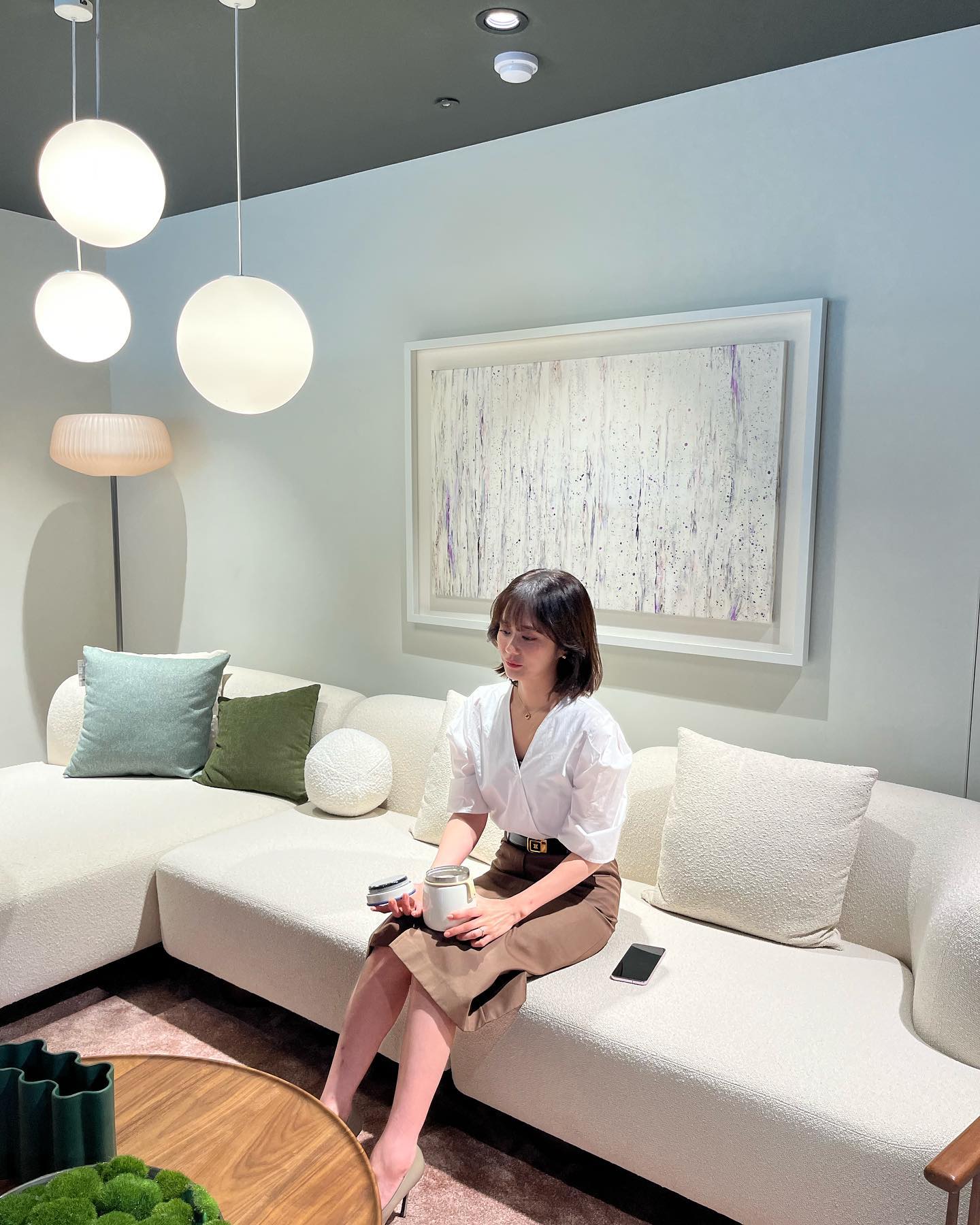 Để mặc đẹp với trang phục màu trung tính, phụ nữ trên 40 tuổi nên tham khảo Jang Nara- Ảnh 4. Để mặc đẹp với trang phục màu trung tính, phụ nữ trên 40 tuổi nên tham khảo Jang Nara- Ảnh 4.