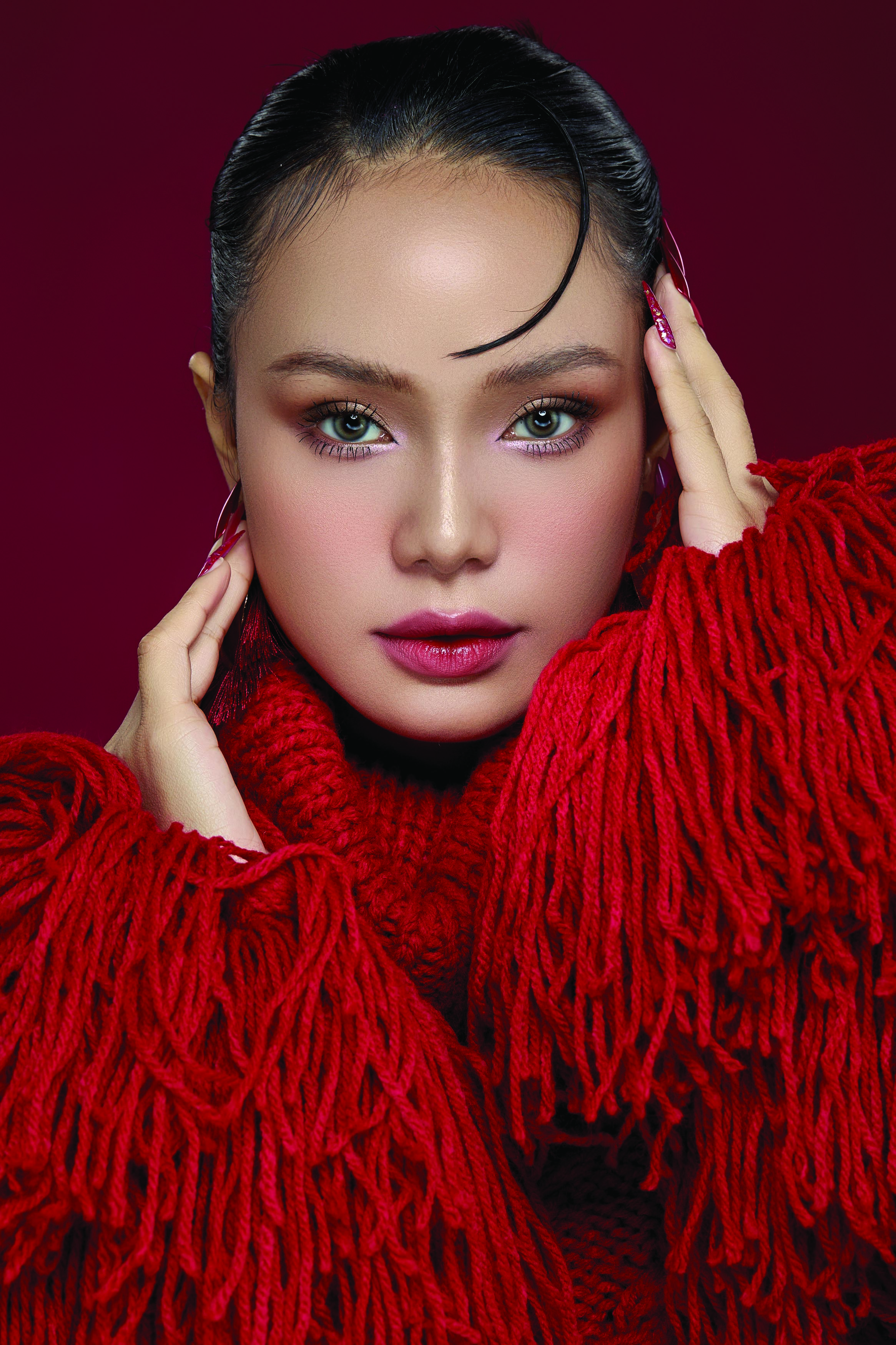 Biến tấu make up cùng sắc đỏ- Ảnh 1. Biến tấu make up cùng sắc đỏ- Ảnh 1.