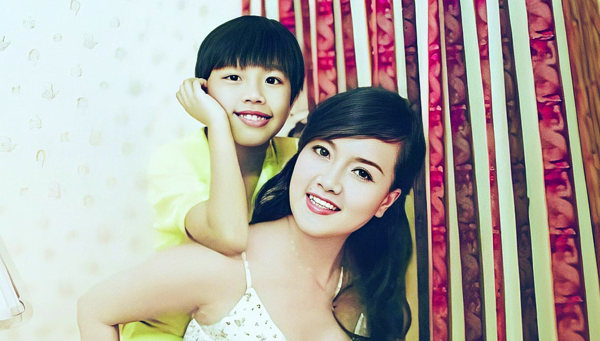 Vân Dung và con trai lúc nhỏ Vân Dung và con trai lúc nhỏ