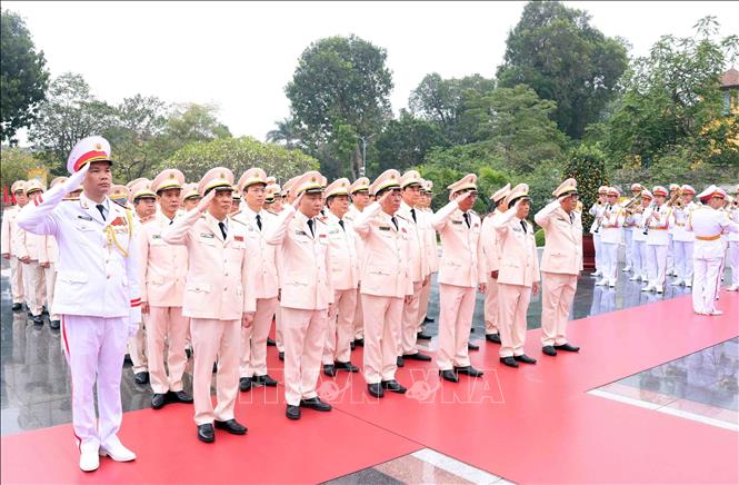 Lãnh đạo Đảng, Nhà nước vào Lăng viếng Chủ tịch Hồ Chí Minh nhân dịp Tết Nguyên đán- Ảnh 9.