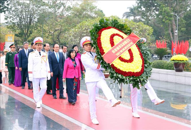 Lãnh đạo Đảng, Nhà nước vào Lăng viếng Chủ tịch Hồ Chí Minh nhân dịp Tết Nguyên đán- Ảnh 7.