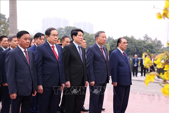 Lãnh đạo Đảng, Nhà nước vào Lăng viếng Chủ tịch Hồ Chí Minh nhân dịp Tết Nguyên đán- Ảnh 12.