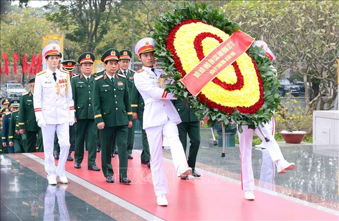 Lãnh đạo Đảng, Nhà nước vào Lăng viếng Chủ tịch Hồ Chí Minh nhân dịp Tết Nguyên đán- Ảnh 10.