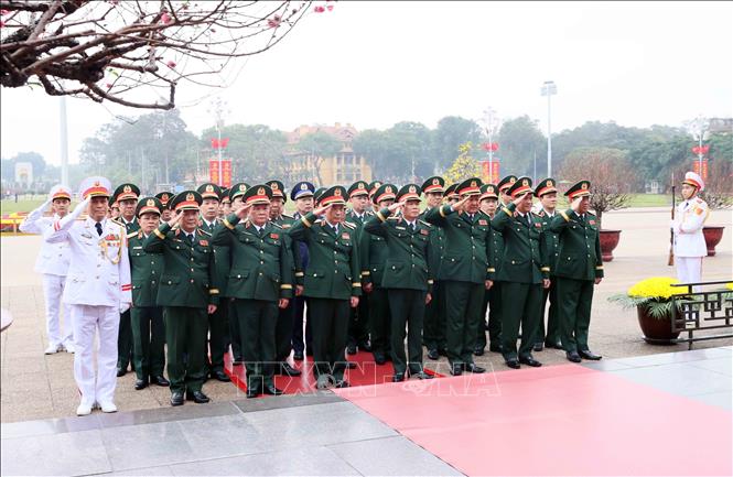 Lãnh đạo Đảng, Nhà nước vào Lăng viếng Chủ tịch Hồ Chí Minh nhân dịp Tết Nguyên đán- Ảnh 4.