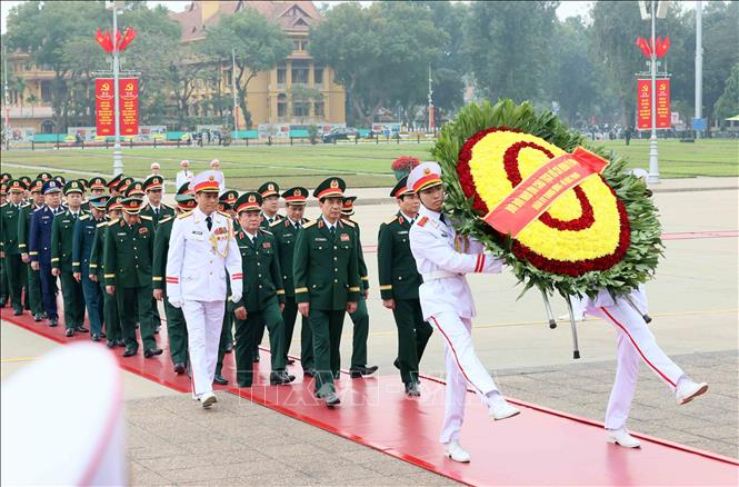 Lãnh đạo Đảng, Nhà nước vào Lăng viếng Chủ tịch Hồ Chí Minh nhân dịp Tết Nguyên đán- Ảnh 3.