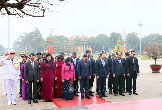 Lãnh đạo Đảng, Nhà nước vào Lăng viếng Chủ tịch Hồ Chí Minh nhân dịp Tết Nguyên đán- Ảnh 5.