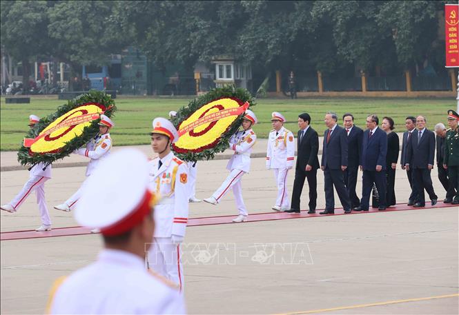 Lãnh đạo Đảng, Nhà nước vào Lăng viếng Chủ tịch Hồ Chí Minh nhân dịp Tết Nguyên đán- Ảnh 1.