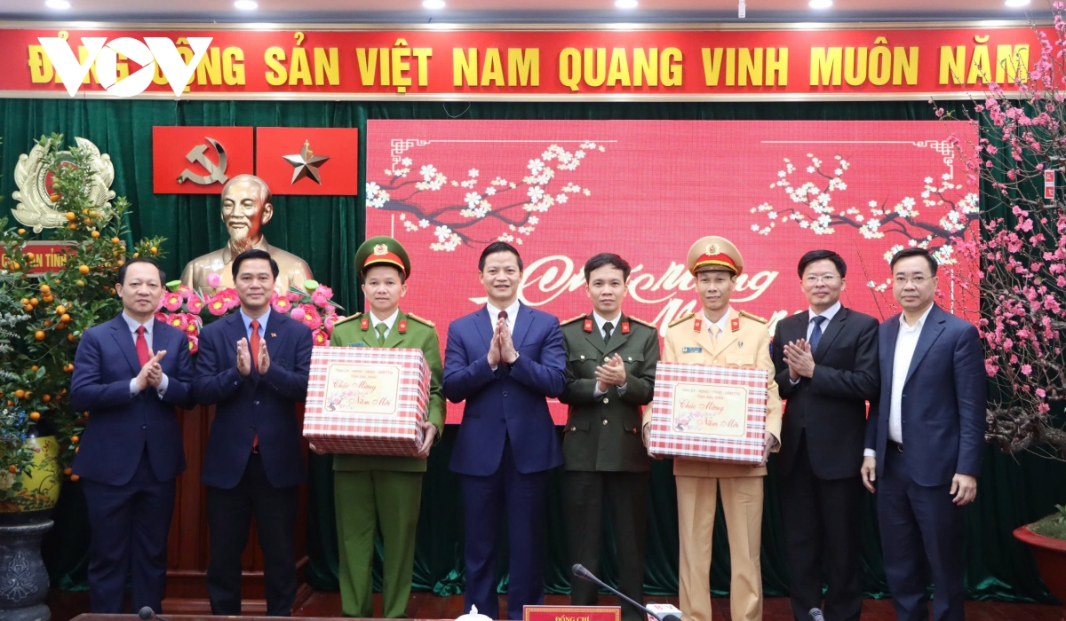 Bắc Ninh thưởng nóng lực lượng triệt phá nhóm lừa đảo xuyên biên giới- Ảnh 2.