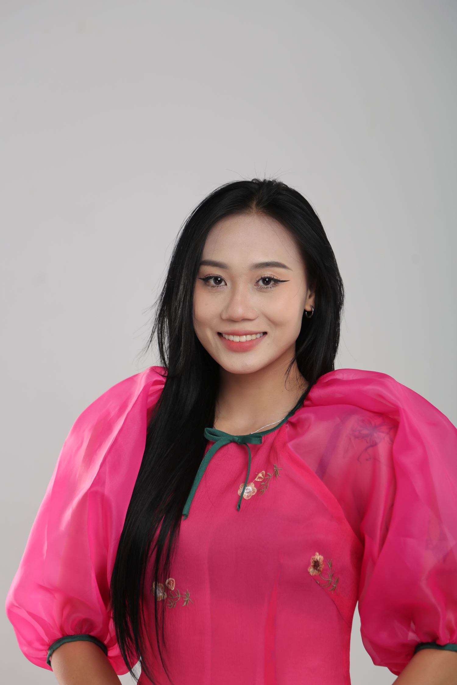 Kỷ lục gia điền kinh Hoàng Thanh Giang đón Tết cùng áo dài- Ảnh 2. Kỷ lục gia điền kinh Hoàng Thanh Giang đón Tết cùng áo dài- Ảnh 2.