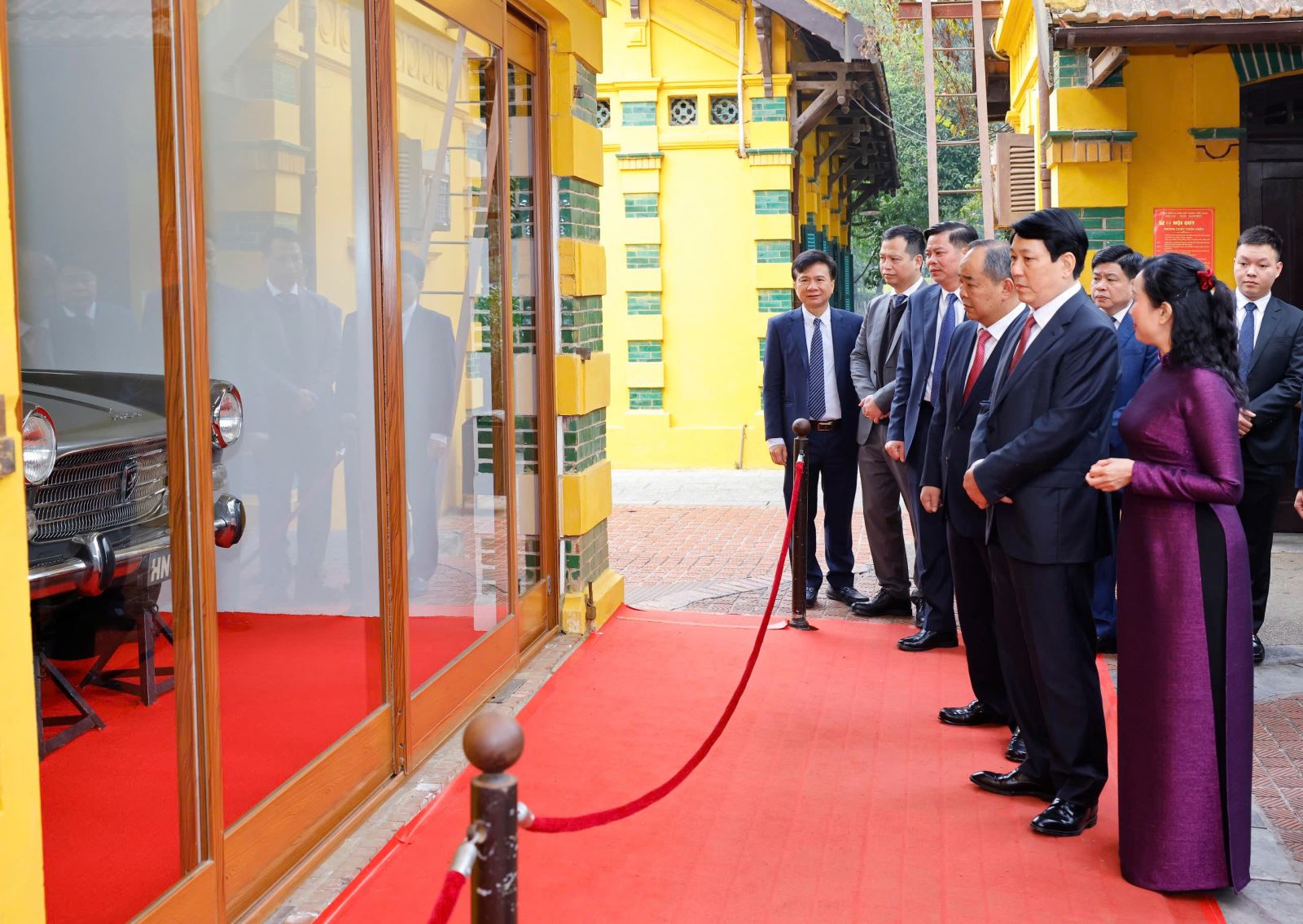 Chủ tịch nước dâng hương tưởng niệm Chủ tịch Hồ Chí Minh trong ngày đầu xuân mới- Ảnh 5.